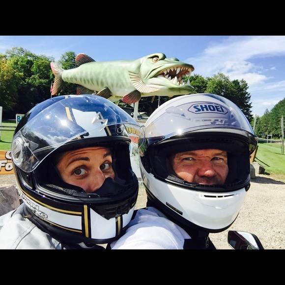 Meet your Poshers, Amy and Mike. - Picture 8 of 8